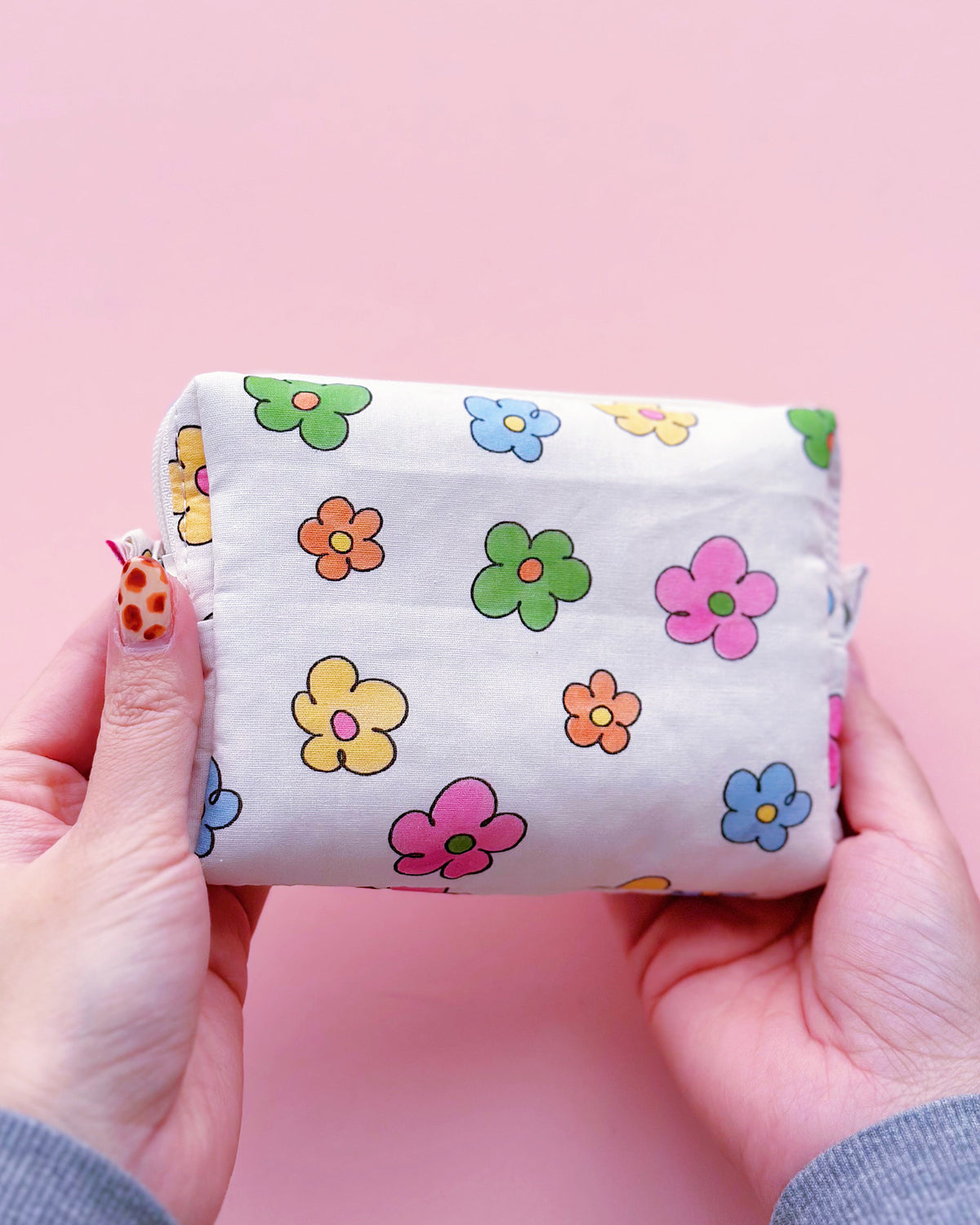 a rectangle shape zipper pouch in colorful daisy print