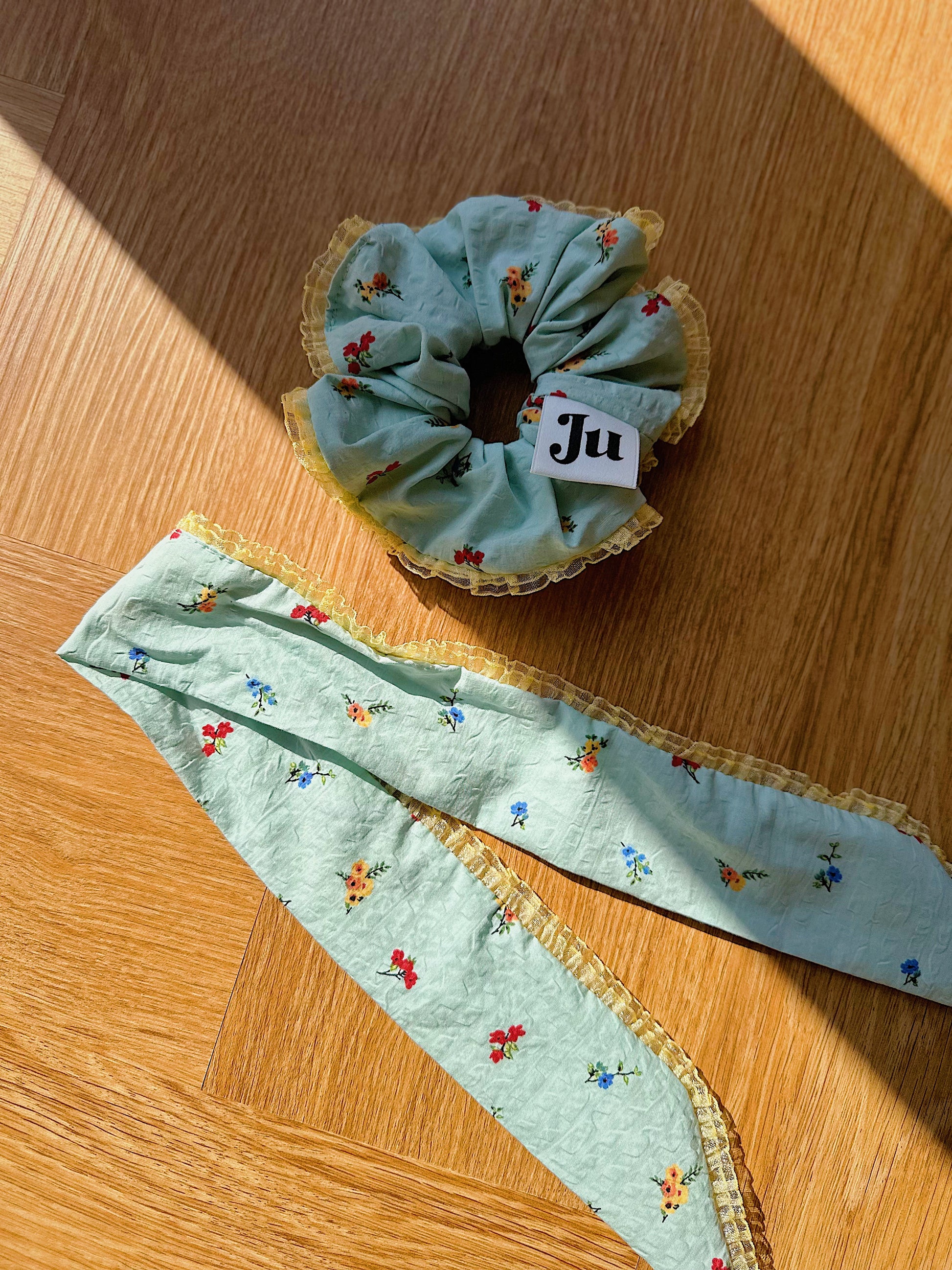 Large Scrunchies with long tail bow, 2 Way Scrunchie