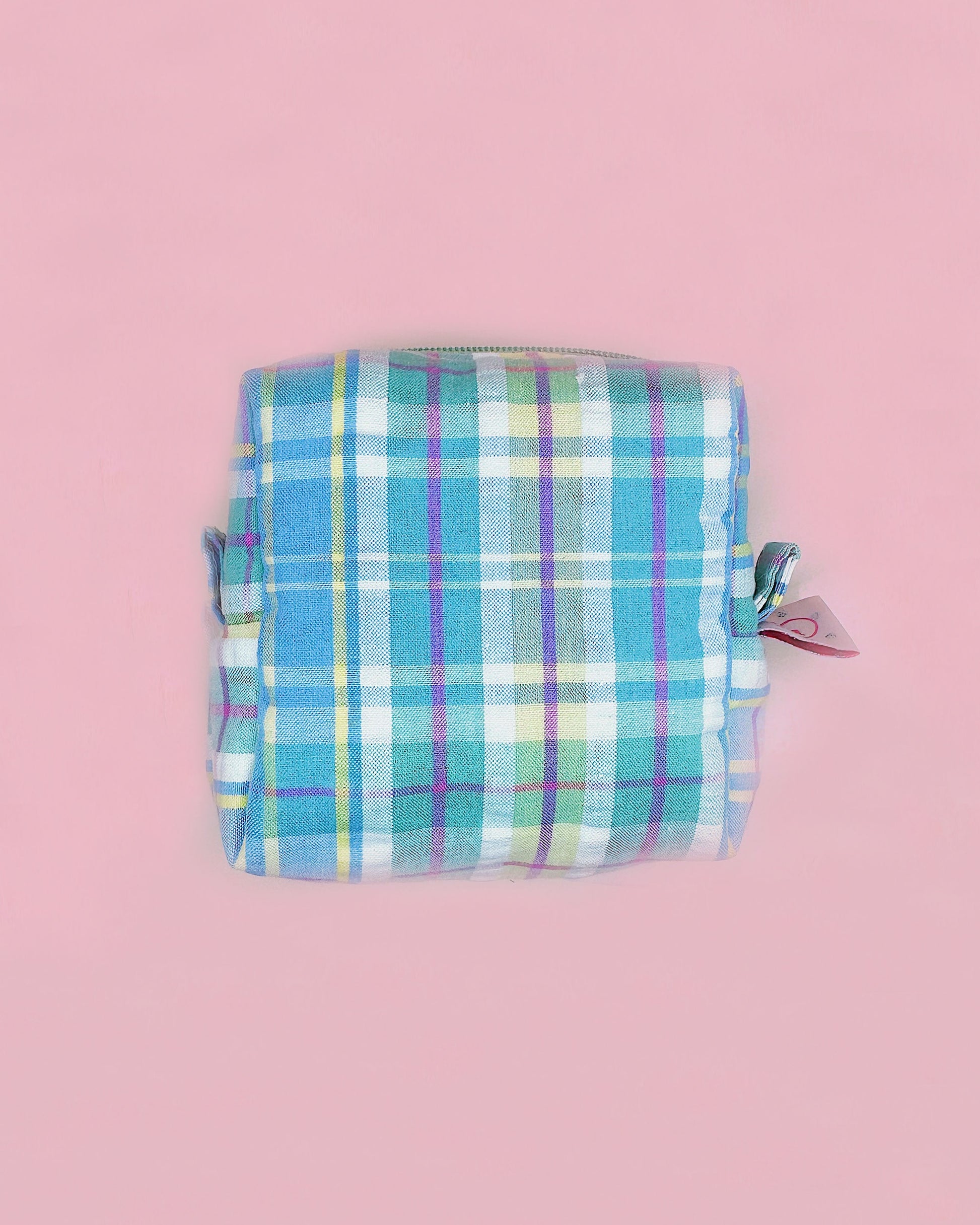 Handmade pink plaid quilted zipper pouch with cotton lining, boxy 10×10×5cm design, placed on a pastel pink background.