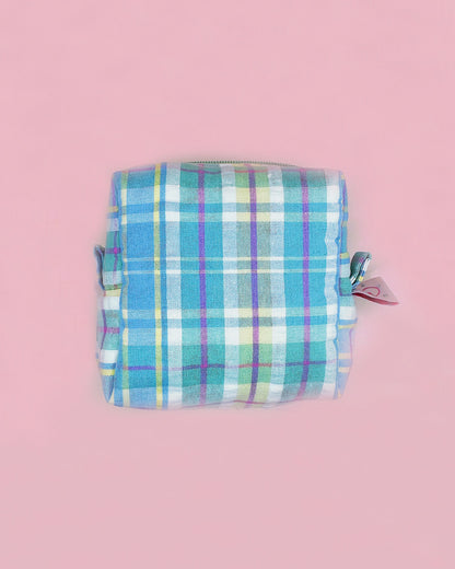 Handmade pink plaid quilted zipper pouch with cotton lining, boxy 10×10×5cm design, placed on a pastel pink background.