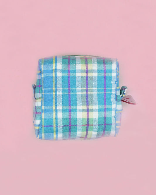 Handmade pink plaid quilted zipper pouch with cotton lining, boxy 10×10×5cm design, placed on a pastel pink background.